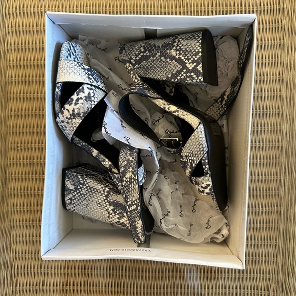 Qupid Shoes - NEW IN BOX Qupid Black and White Snake Print Heels